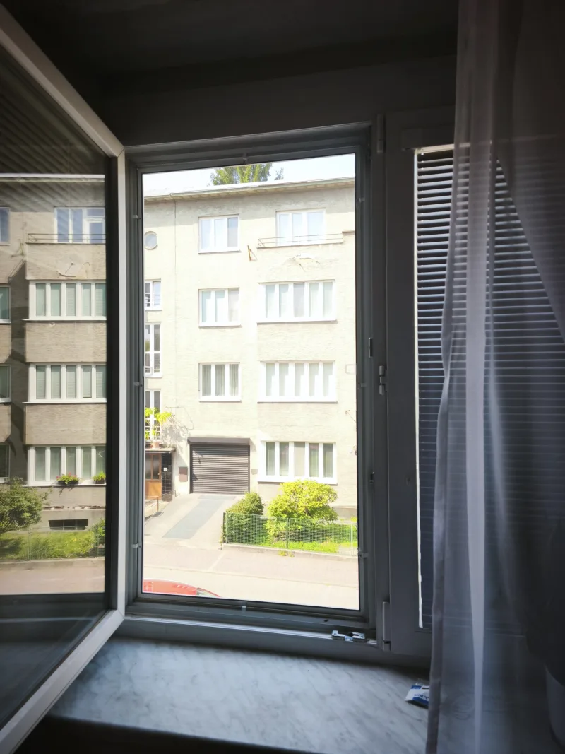 Sítě na okno, realizace Brno – Ponava