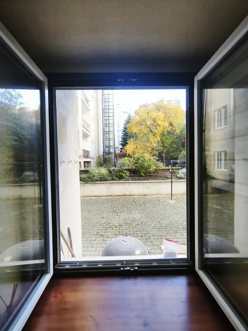 Sítě na okno, realizace Brno – Brno-střed